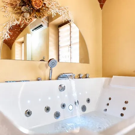 Secret - Jacuzzi Privata & Relax Appartamento