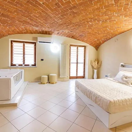 Secret - Jacuzzi Privata & Relax Appartamento