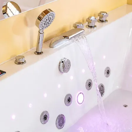 Secret - Jacuzzi Privata & Relax Appartamento