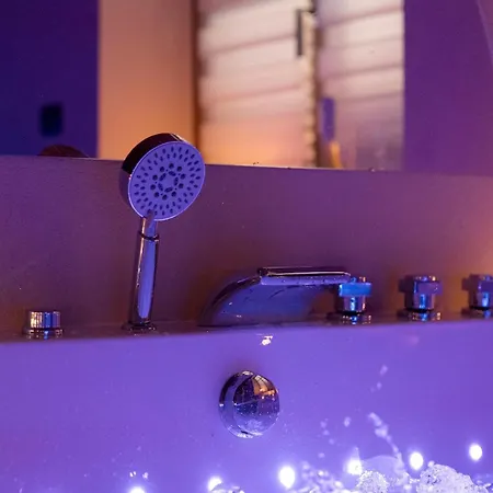 Secret - Jacuzzi Privata & Relax Appartamento *